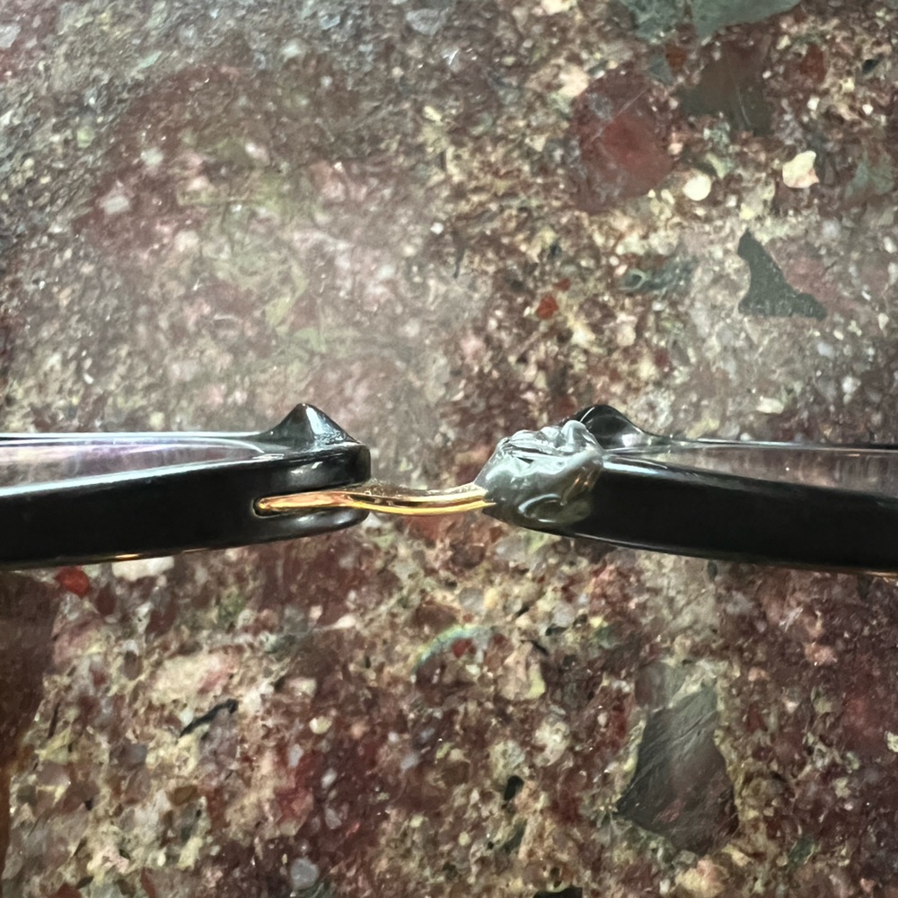 COA VERSACE Box comes with glasses frame that’s damaged - Picture 8 of 14